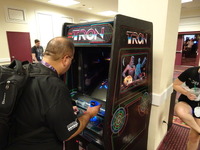 会場内にはレトロゲームなども設置されている