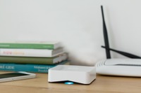 Bitdefender BOX、約4インチ(8.9 cm)角 3センチ高の筐体