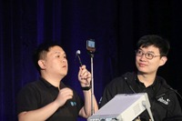 会場でもVR画面を制御するデモが行われた