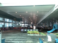 チャンギ国際空港の乗り継ぎ待機ロビー。いちおう検疫隔離