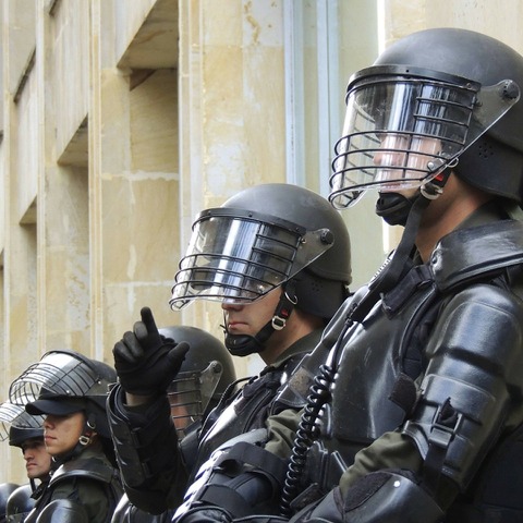 ロシア系銀行排除、警備を強化する地元警察と無関心な当のSWIFT 画像