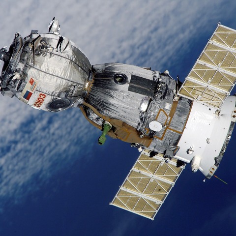 宇宙は聖域ではない ～ 衛星軌道上を時速 2 万キロで飛ぶデバイスにパッチ適用を迫る 地球ではありふれた脆弱性 画像